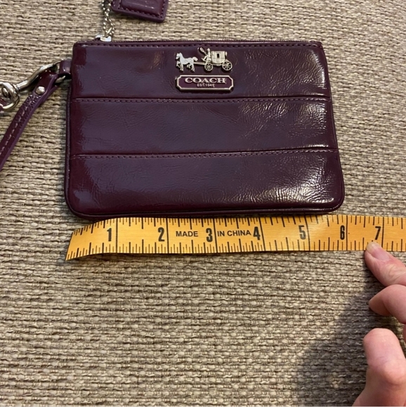 Beautiful burgundy patent leather Coach wristlet 6“ x 4“, no callouts - Picture 4 of 8